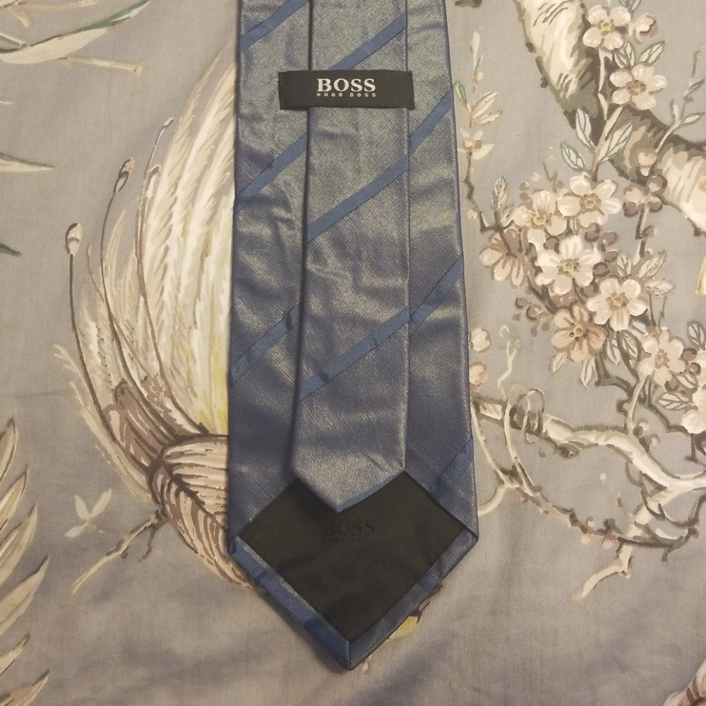 Hugo Boss tie - Picture 4 of 5